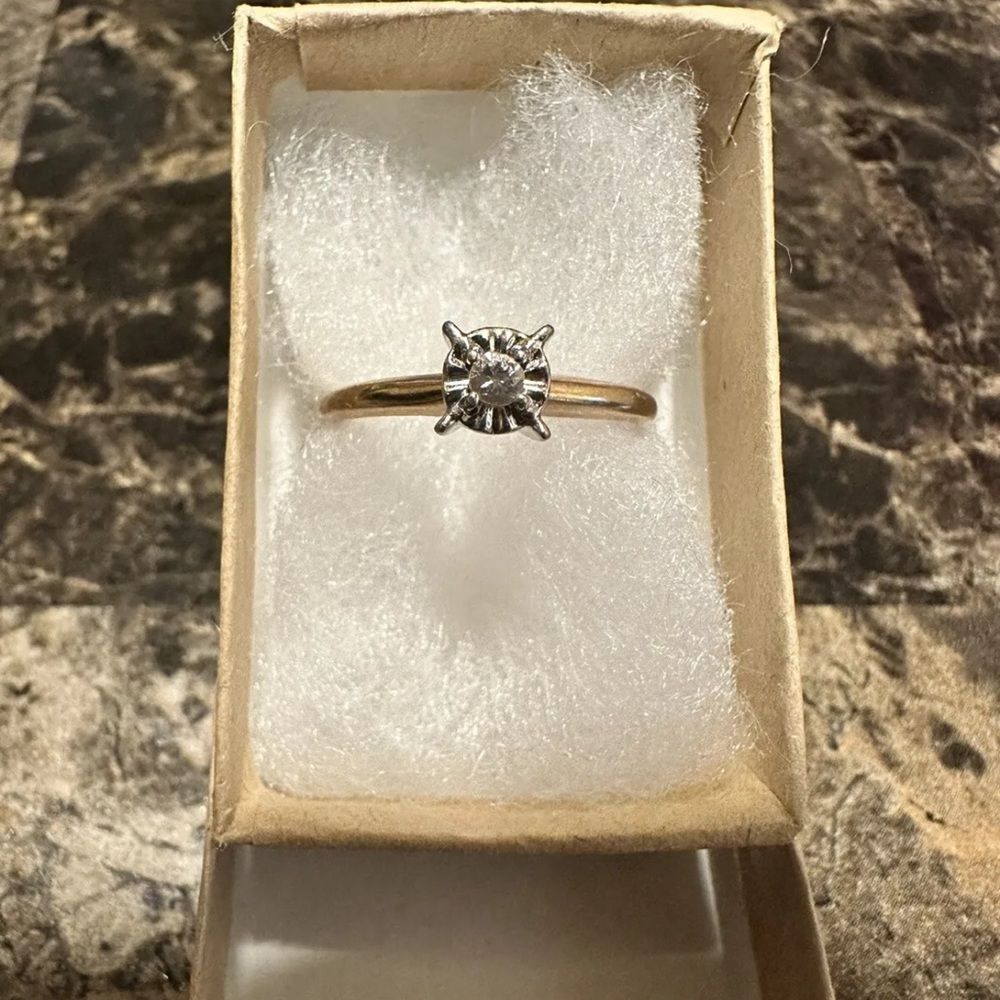 Elegant 10K Gold Diamond Engagement Ring